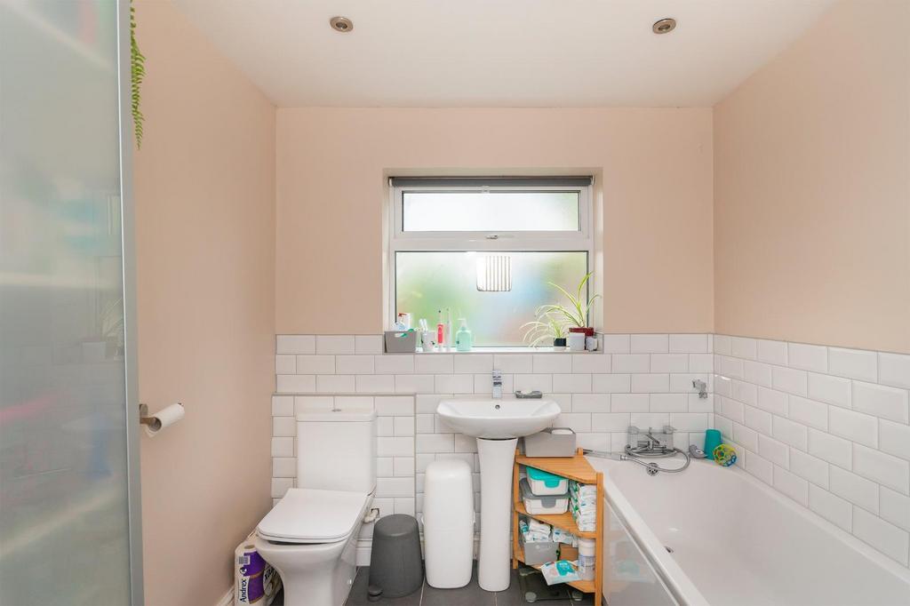 2 AR1 BR - Bathroom B.jpg