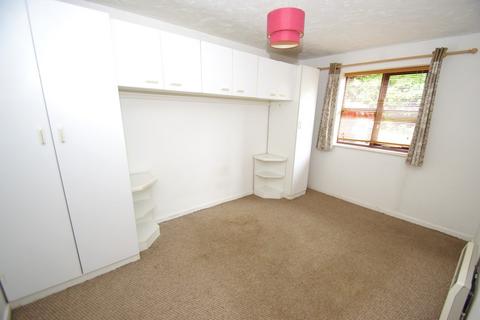 1 bedroom ground floor flat to rent, Osprey Close, Falcon Way, WATFORD, WD25