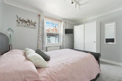 20 Providence Place, Epsom, KT17 4BB