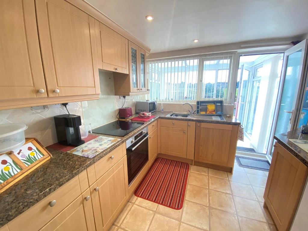 Kitchen 1.jpg