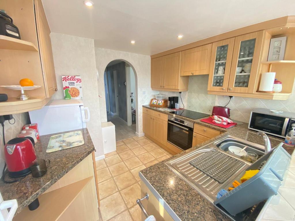 Kitchen 2.jpg