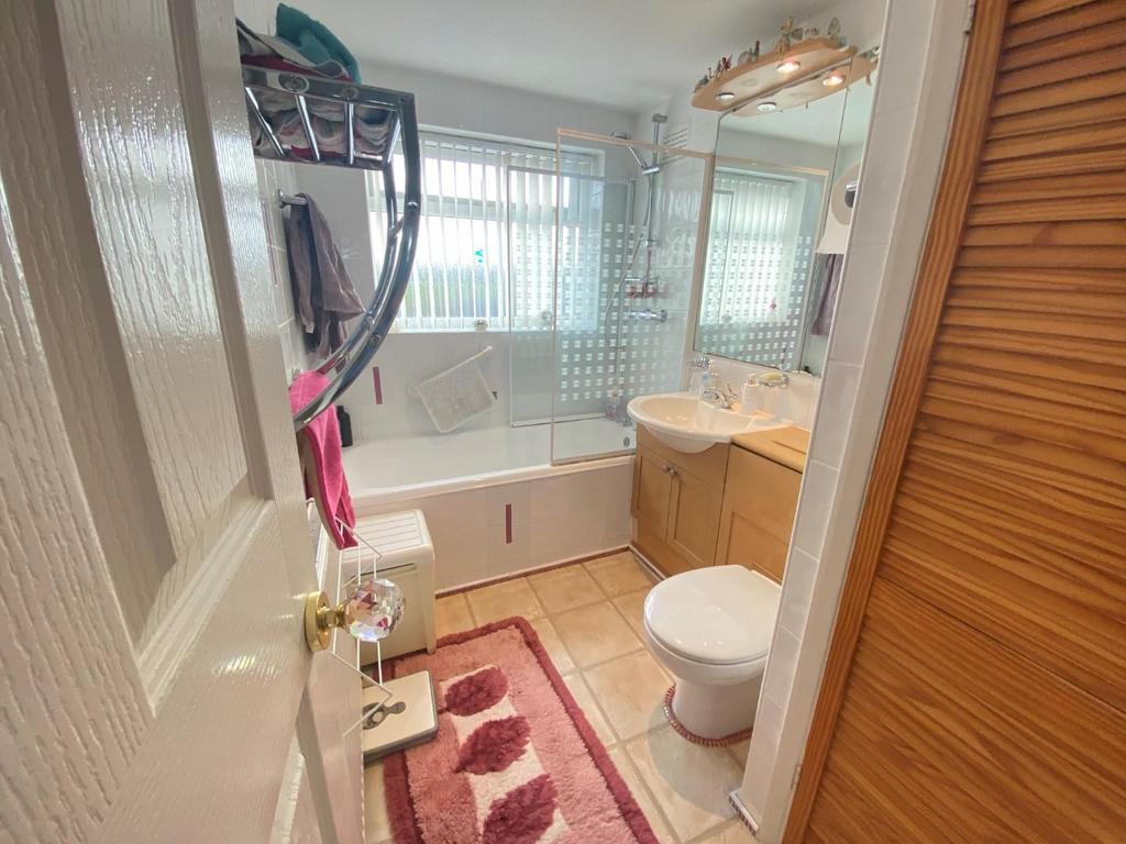 Bathroom 2.jpg