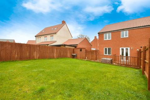 3 bedroom semi-detached house for sale, Caulfield Close, Dunston, Chesterfield, S41 8DH