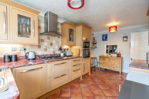 4 bedroom detached house for sale - Victoria Drive, Bognor Regis