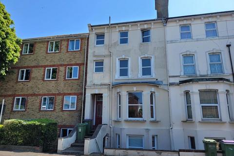 2 bedroom flat to rent - Lennard Road, Folkestone