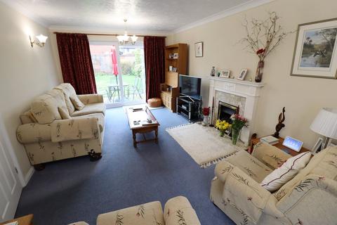 2 Bristol Close, Rayleigh, SS6 9RZ