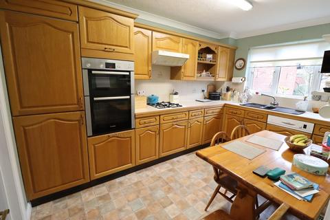 2 Bristol Close, Rayleigh, SS6 9RZ