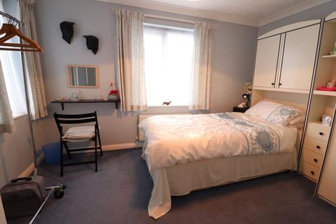 2 Bristol Close, Rayleigh, SS6 9RZ
