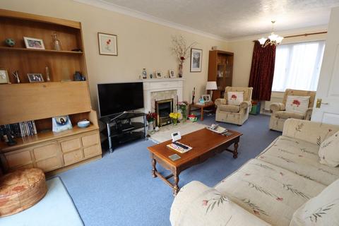 2 Bristol Close, Rayleigh, SS6 9RZ