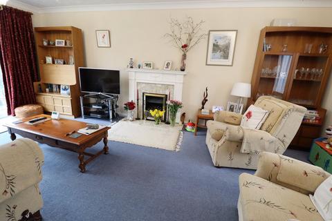 2 Bristol Close, Rayleigh, SS6 9RZ