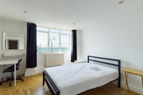 3 bedroom flat to rent, Embassy Court, Kings Road, Brighton
