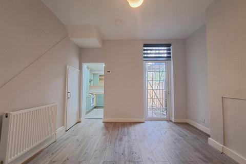3 bedroom house to rent, Dundee Road, London