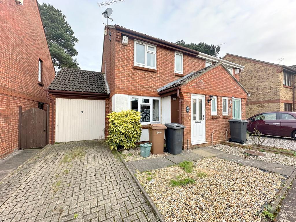 Redmayne Drive, Chelmsford, CM2 3 bed semidetached house £375,000