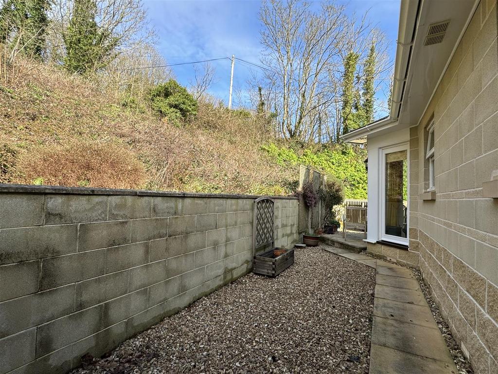 6 Kenwith garden 2.jpg