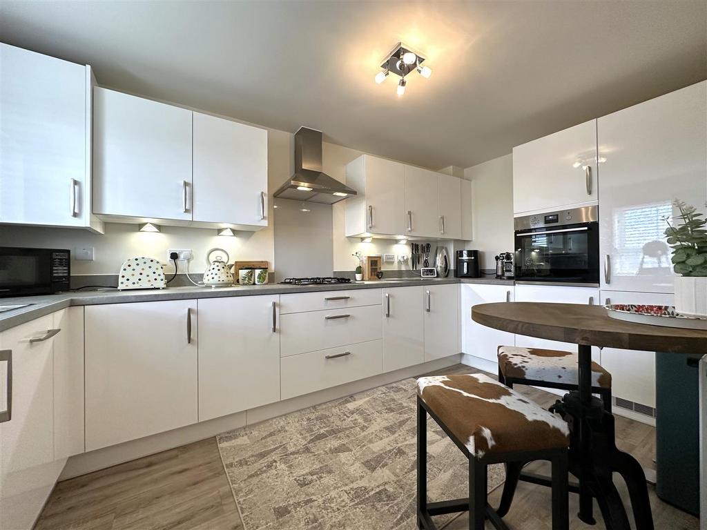 Stylish Dining Kitchen 450