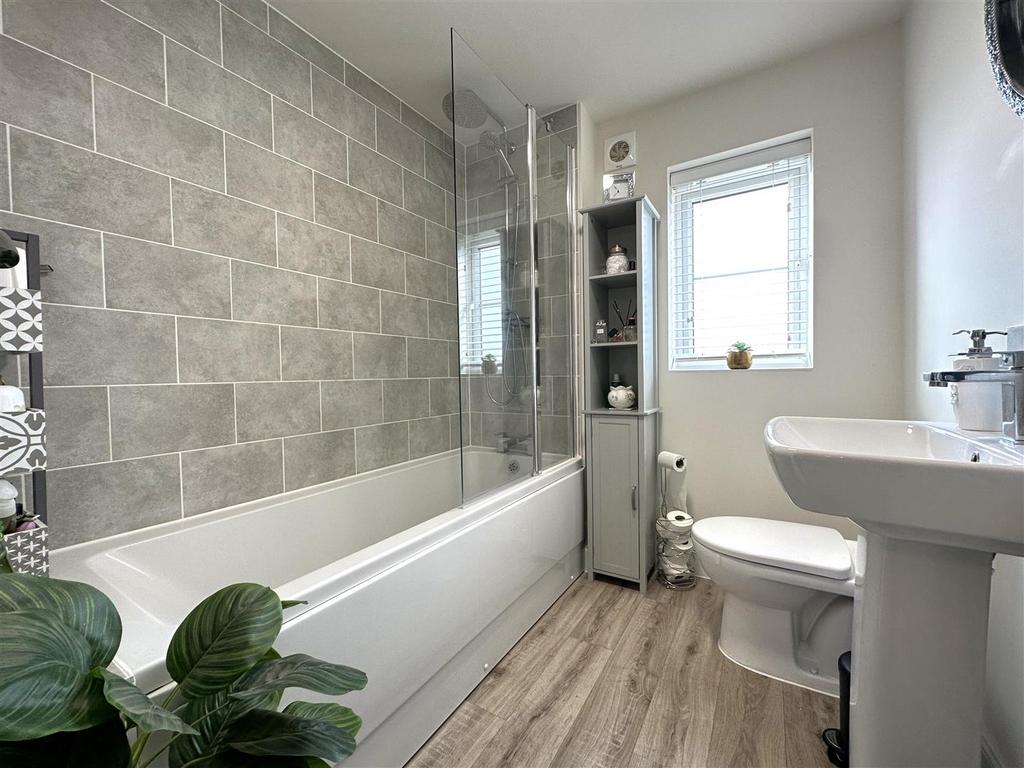 First Floor Bathroom 449