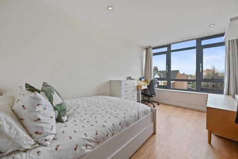 2 bedroom flat to rent - Vandervell Court, London, W3