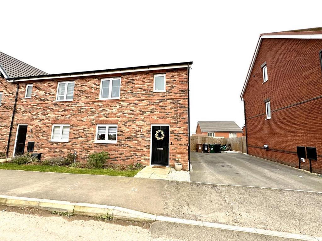 Coral Lane, Newhall, Swadlincote, DE11 3 bed semidetached house for