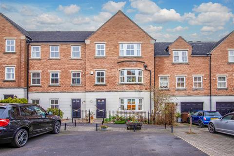 4 bedroom townhouse for sale, Chaloner Grove, Wakefield WF1