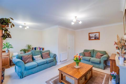 10 Chaloner Grove, Wakefield, WF1 4SE
