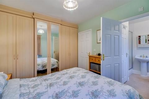 10 Chaloner Grove, Wakefield, WF1 4SE