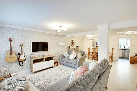 43 Ryder Close, Bovingdon, Hemel Hempstead, HP3 0HZ