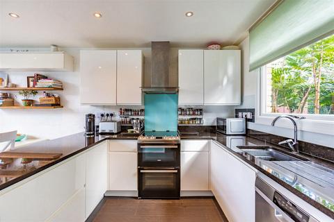 9 Punch Croft, New Ash Green, Longfield, DA3 8HP