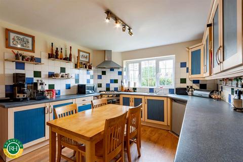 6 Alderson Drive, Tickhill, Doncaster, DN11 9HR