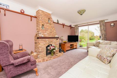 3 bedroom detached bungalow for sale - Willow Grove, South Woodham Ferrers