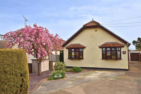 3 bedroom detached bungalow for sale, Willow Grove, South Woodham Ferrers