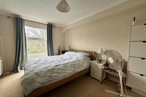 2 bedroom flat to rent, 13 Foye HouseBridge RoadLeigh WoodsBristol