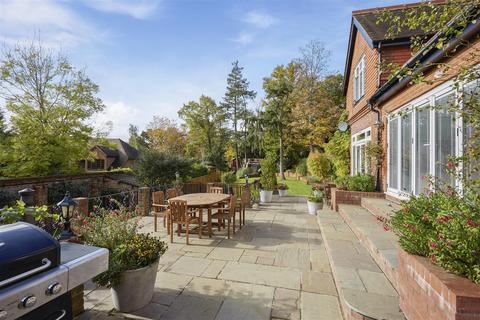 The Lodge Wrens Hill, Oxshott, Leatherhead, KT22 0HN