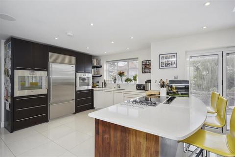 The Lodge Wrens Hill, Oxshott, Leatherhead, KT22 0HN