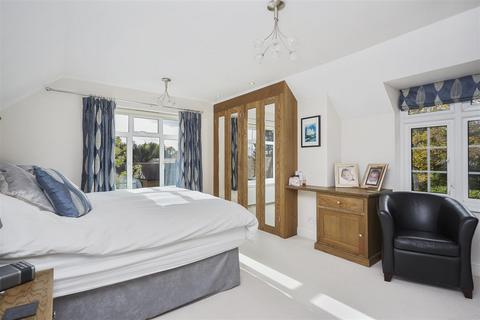 The Lodge Wrens Hill, Oxshott, Leatherhead, KT22 0HN
