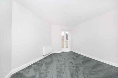 2 bedroom apartment to rent, Berrymead Gardens, London
