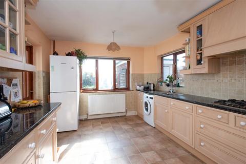 59 Ridgeway Crescent, Orpington, BR6 9QW