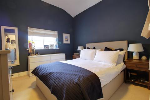 7 The Crescent, Gloucester, GL1 3LF