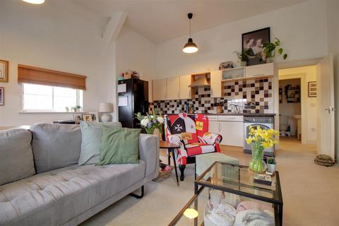 7 The Crescent, Gloucester, GL1 3LF