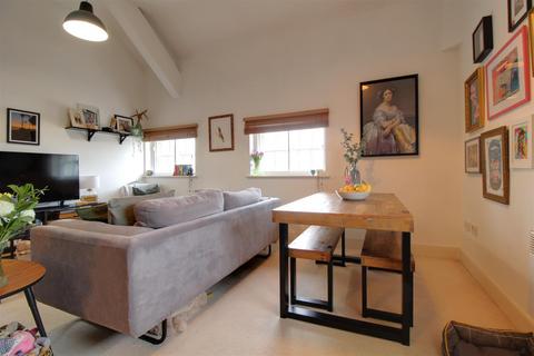 7 The Crescent, Gloucester, GL1 3LF