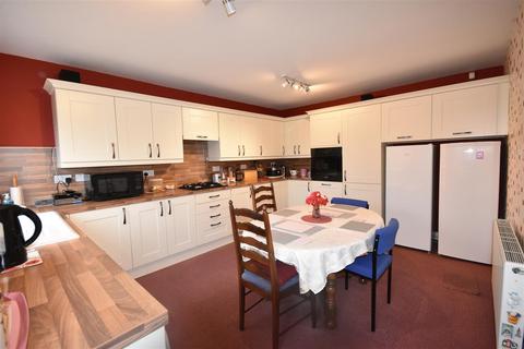 1 Beacon Heights, Newark, NG24 2JS