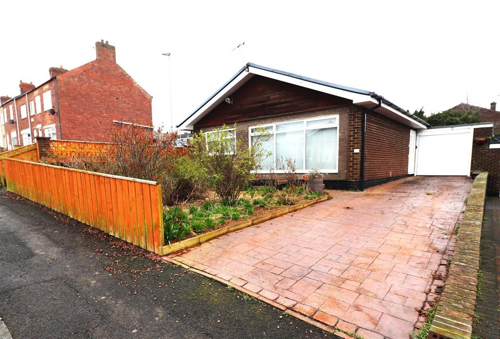 Ellesmere Gardens, Choppington 2 bed detached bungalow for sale £175,000