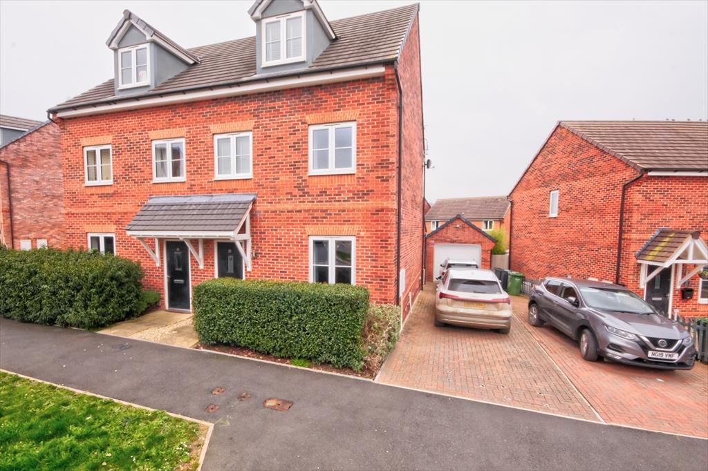 Stratford Grove Evesham 3 bed semidetached house for sale £325,000