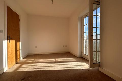 2 bedroom flat for sale, Donnington Court, Dudley, West Midlands