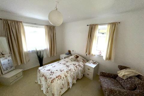 3 bedroom detached bungalow for sale - Goddington Chase, Orpington