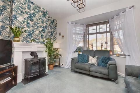 3 bedroom semi-detached house for sale - Central Avenue, Eastbourne
