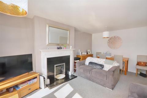 2 bedroom flat for sale, South Street, Eastbourne