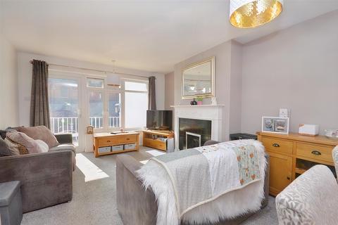 2 bedroom flat for sale, South Street, Eastbourne