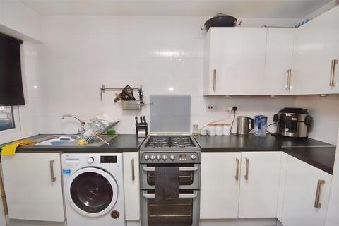 2 bedroom flat for sale, South Street, Eastbourne