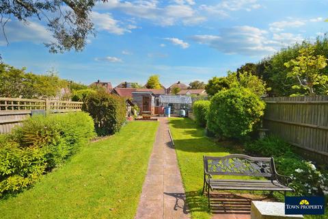 3 bedroom semi-detached house for sale, Hunloke Avenue, Eastbourne