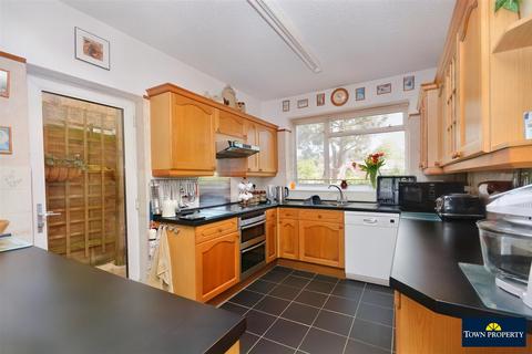 3 bedroom semi-detached house for sale, Hunloke Avenue, Eastbourne